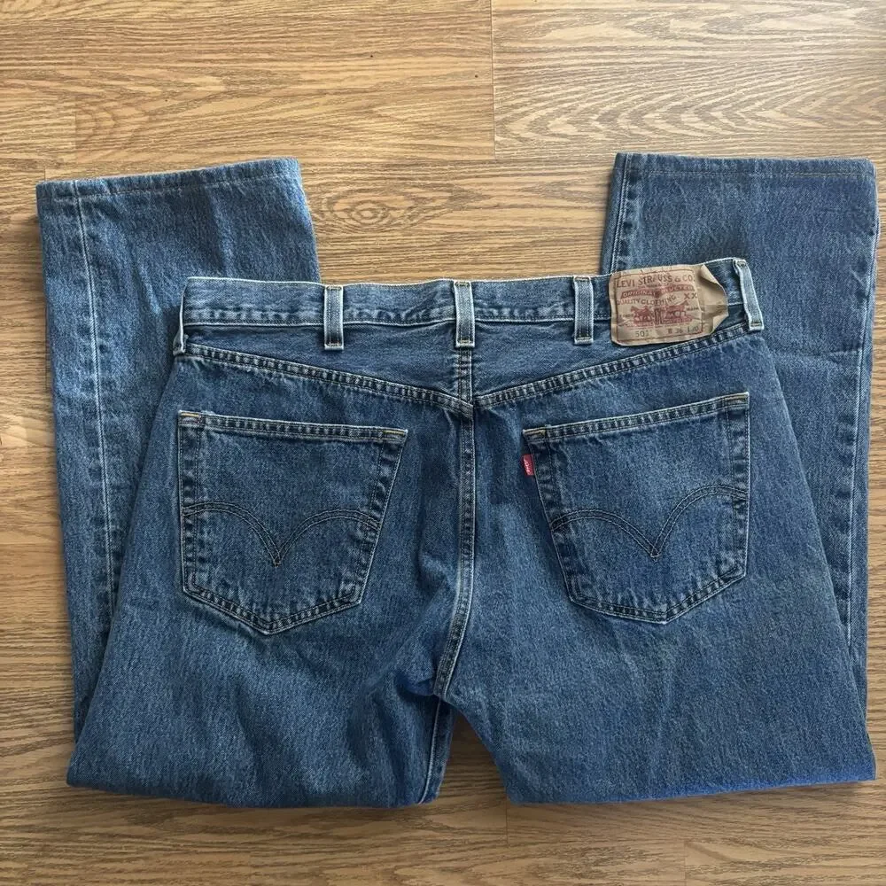 Vintage Levi’s 501 Button Fly Men’s Jeans 38 x 30 y2k Medium Wash Straight Leg